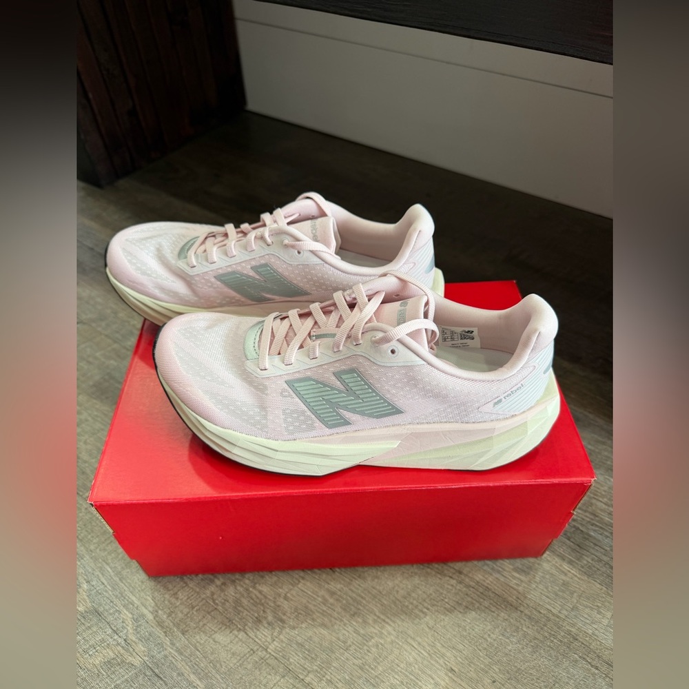 Women's New Balance FuelCell Rebel